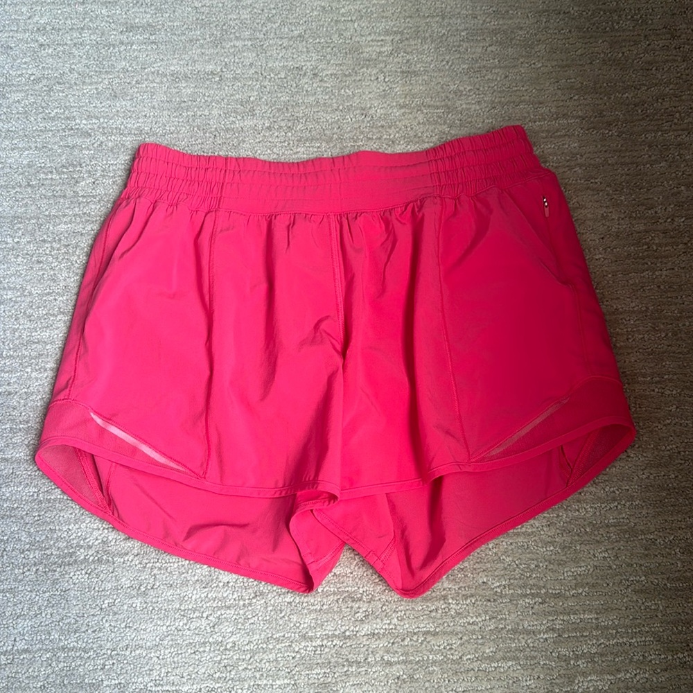 Lululemon Hottie Hot shorts- size 8, 4” inseam.